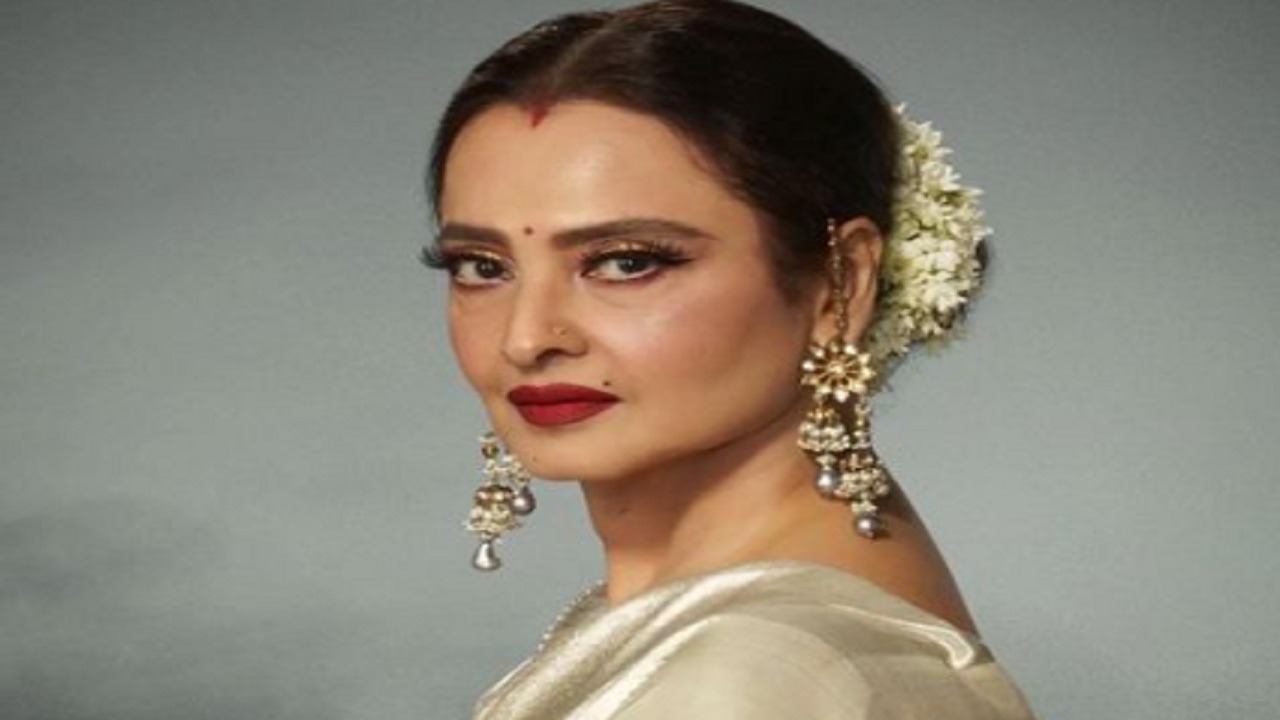 कैसे रेखा ने करियर को आगे बढ़ाने के लिए मीडिया को साधा? बिंदास बयान देकर मचाती थीं सनसनी