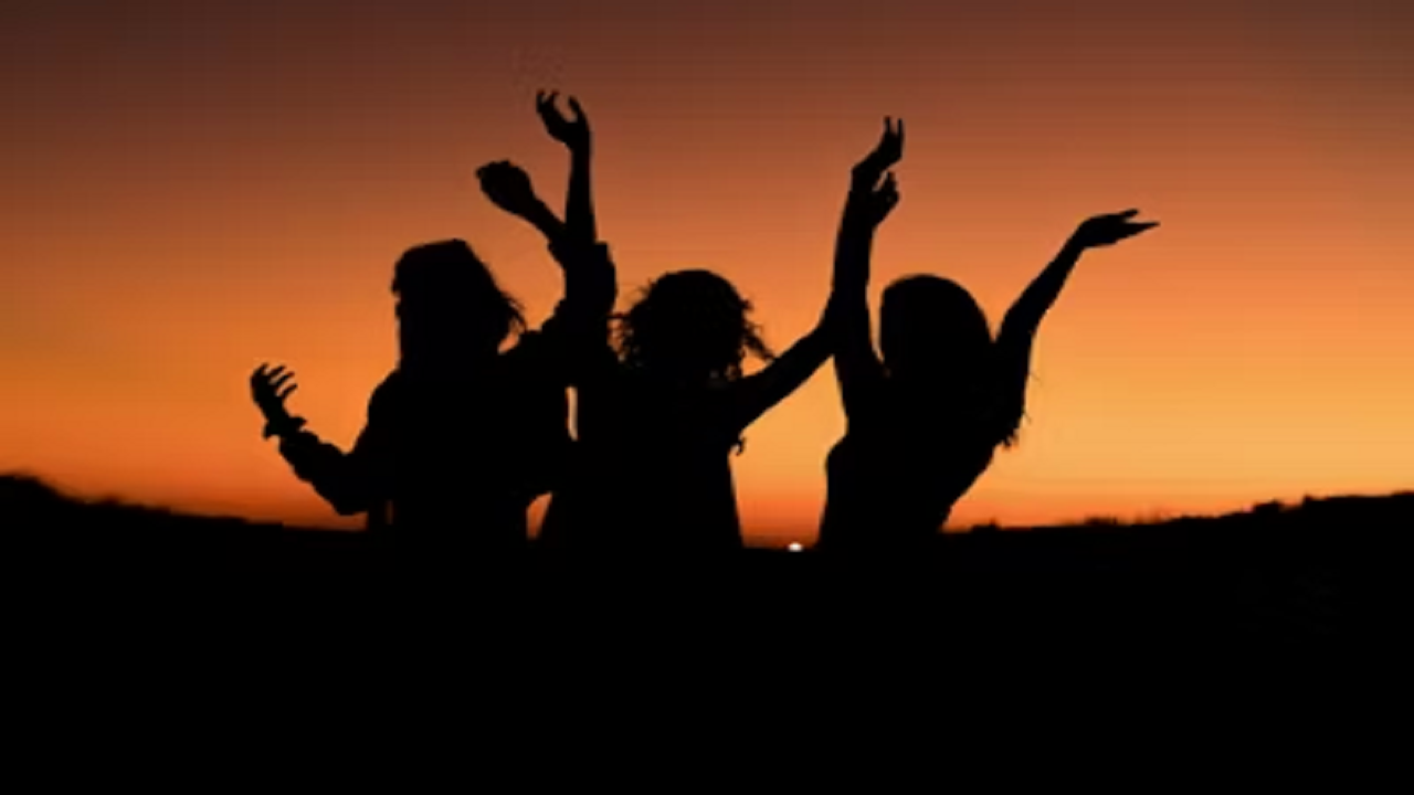 Womens Day: महिला दिवस, आजादी के इजहार का दिन, बेड़ियों को उतार फेंकने का समय
